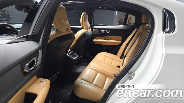 Volvo S60 2023 — photo 17