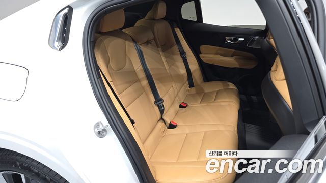 Volvo S60 2023 — photo 18