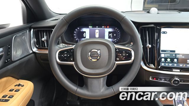 Volvo S60 2023 — photo 21
