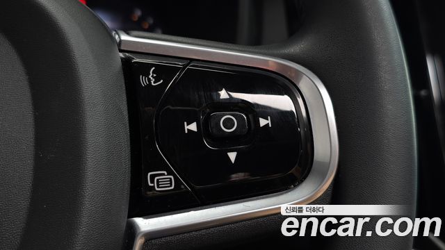 Volvo S60 2023 — photo 25