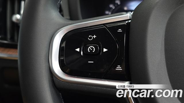 Volvo S60 2023 — photo 26