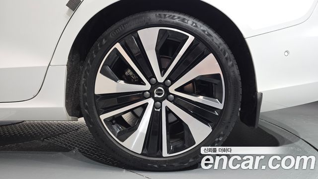 Volvo S60 2023 — photo 7