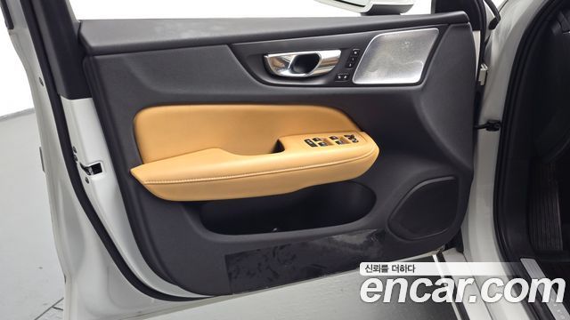 Volvo S60 2023 — photo 14