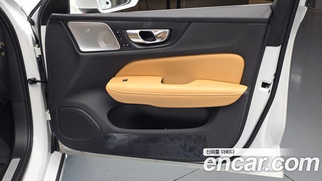 Volvo S60 2023 — photo 15