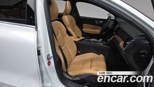 Volvo S60 2023 — photo 16