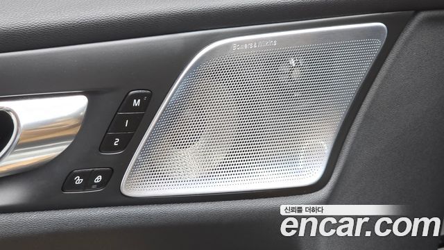 Volvo S60 2023 — photo 27