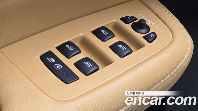 Volvo S60 2023 — photo 29