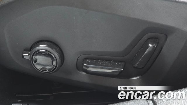 Volvo S60 2023 — photo 31