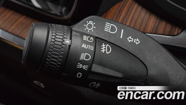 Volvo S60 2023 — photo 32