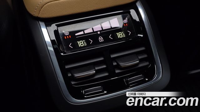 Volvo S60 2023 — photo 34
