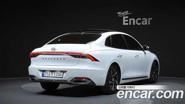 Hyundai Grandeur 2023 — photo 2