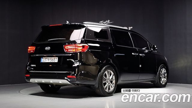 Kia Canival 2019 — photo 2