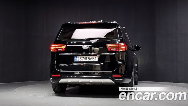 Kia Canival 2019 — photo 4