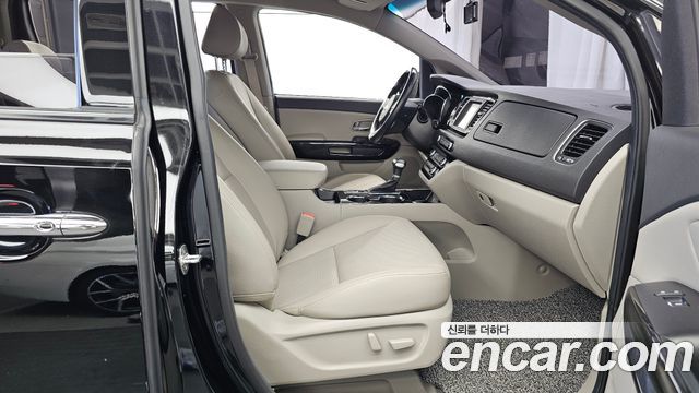 Kia Canival 2019 — photo 17