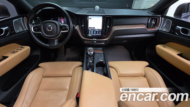Volvo XC60 2023 — photo 10