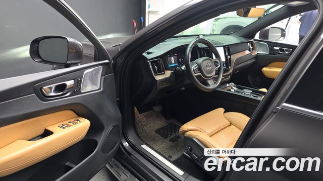 Volvo XC60 2023 — photo 13