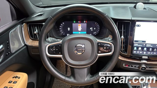Volvo XC60 2023 — photo 18