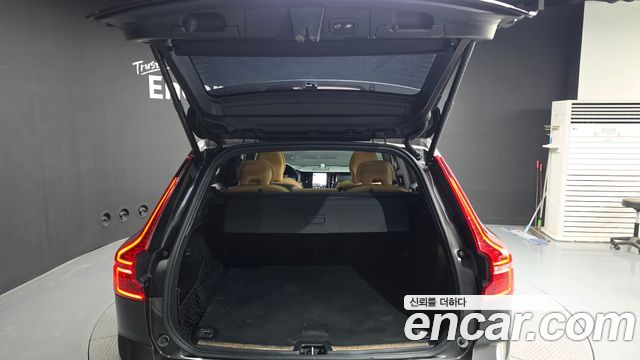 Volvo XC60 2023 — photo 26