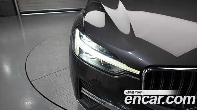 Volvo XC60 2023 — photo 8