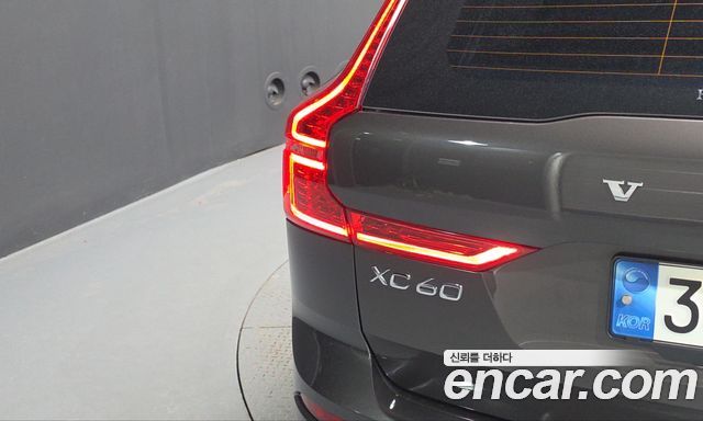 Volvo XC60 2023 — photo 9
