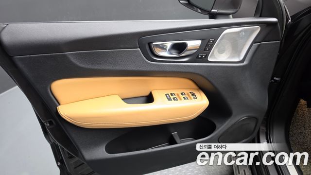 Volvo XC60 2023 — photo 14