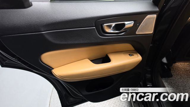 Volvo XC60 2023 — photo 15
