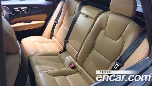 Volvo XC60 2023 — photo 28