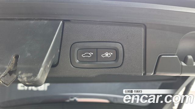 Volvo XC60 2023 — photo 31