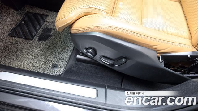 Volvo XC60 2023 — photo 32