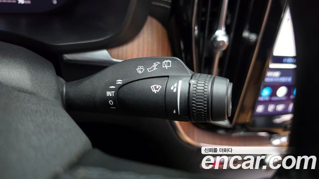 Volvo XC60 2023 — photo 33