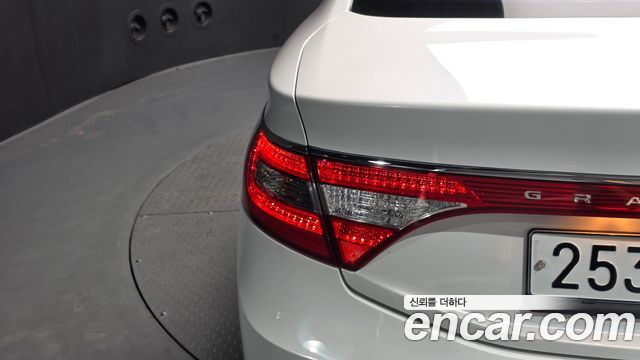 Hyundai Grandeur 2017 — photo 9