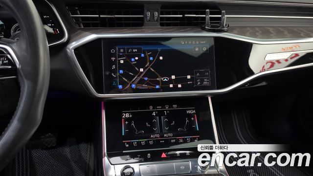 Audi A6 2021 — photo 19
