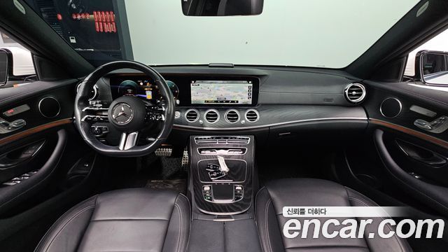 Mercedes-Benz E-Class 2021 — photo 10