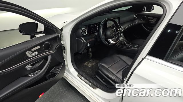 Mercedes-Benz E-Class 2021 — photo 17