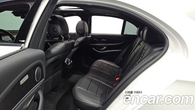 Mercedes-Benz E-Class 2021 — photo 18