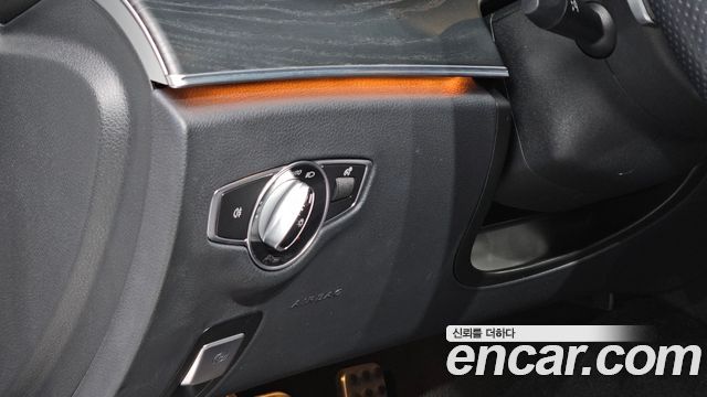 Mercedes-Benz E-Class 2021 — photo 20