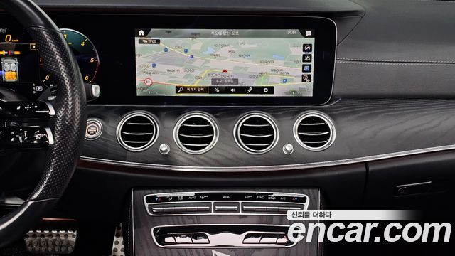Mercedes-Benz E-Class 2021 — photo 21