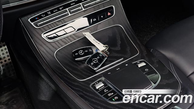 Mercedes-Benz E-Class 2021 — photo 26