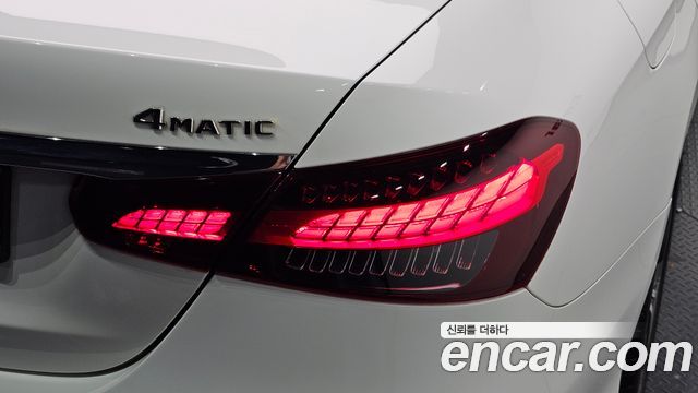 Mercedes-Benz E-Class 2021 — photo 9