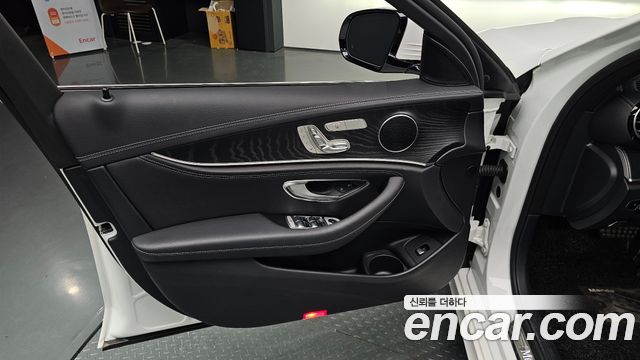 Mercedes-Benz E-Class 2021 — photo 14
