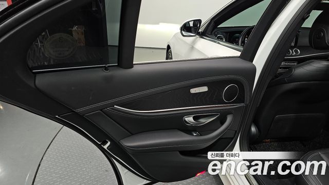 Mercedes-Benz E-Class 2021 — photo 15
