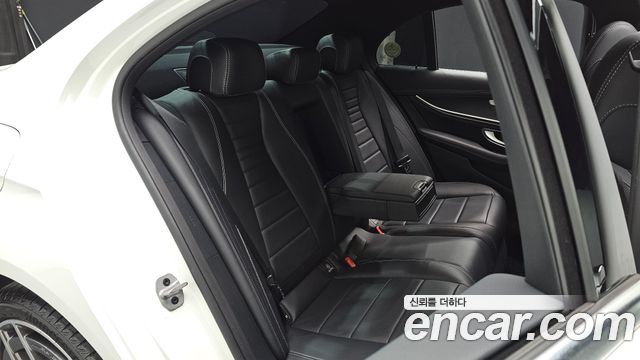 Mercedes-Benz E-Class 2021 — photo 16