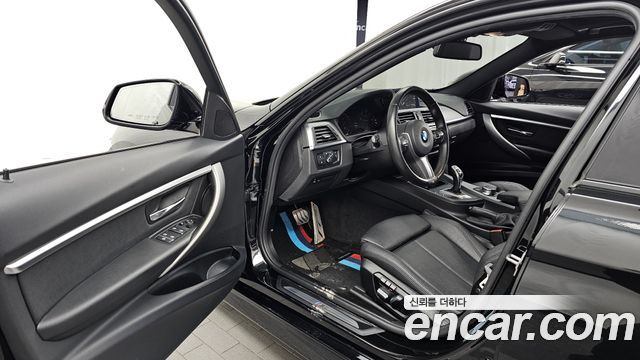 BMW 3-Series 2018 — photo 10