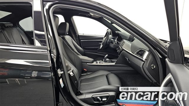 BMW 3-Series 2018 — photo 11
