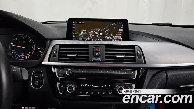 BMW 3-Series 2018 — photo 14
