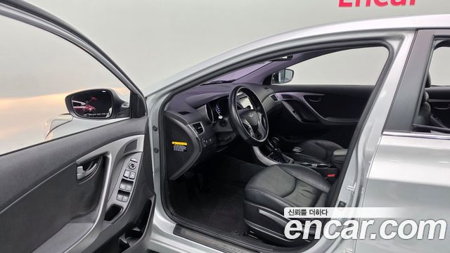 Hyundai AVANTE 2014 — photo 10