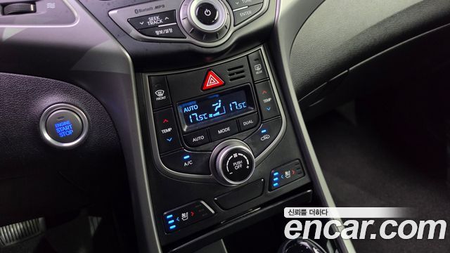 Hyundai AVANTE 2014 — photo 17