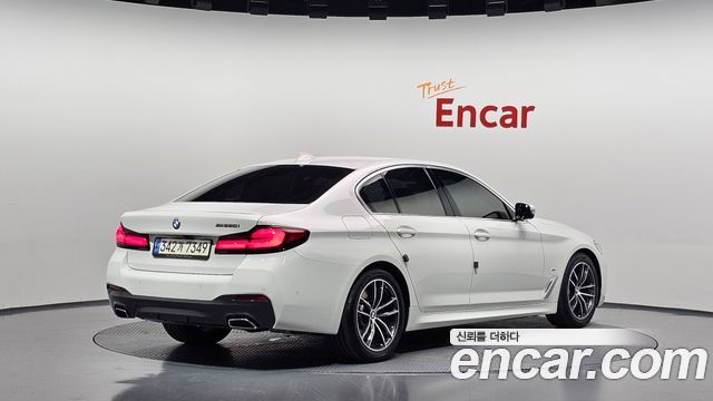 BMW 5-Series 2023 — photo 2