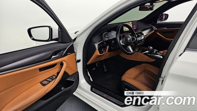 BMW 5-Series 2023 — photo 13