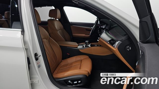 BMW 5-Series 2023 — photo 17